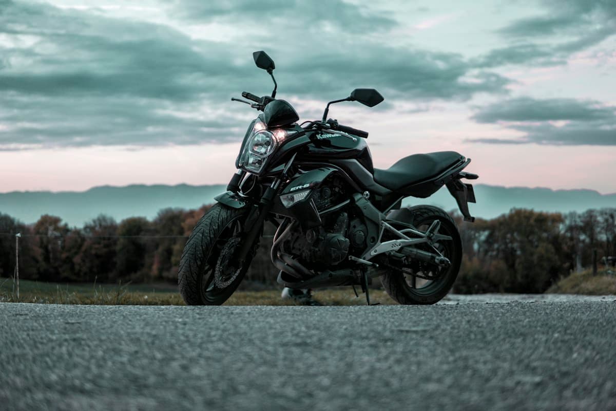 Naked motosiklet teslimatı